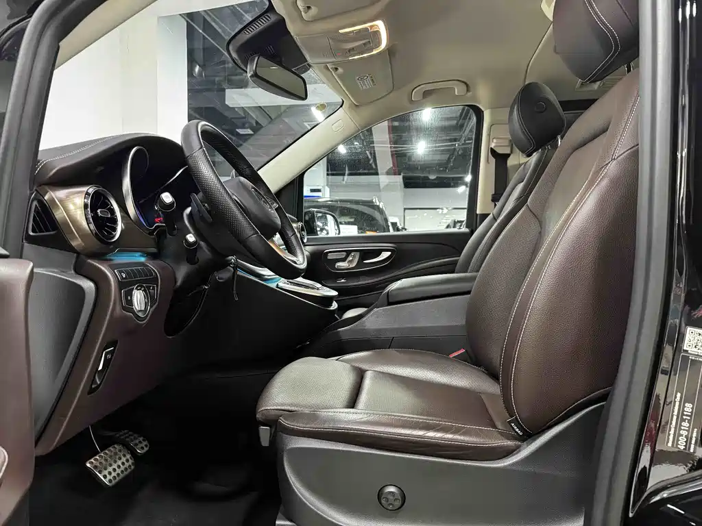 Mercedes-Benz V-Class 2023 — фото 12