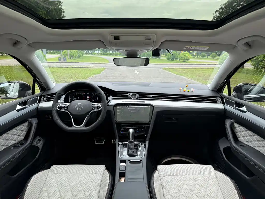 Volkswagen Magotan 2025