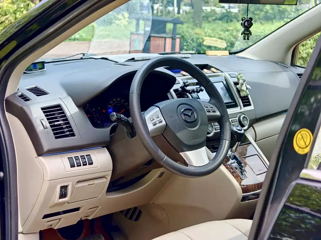 Mazda 8 2013
