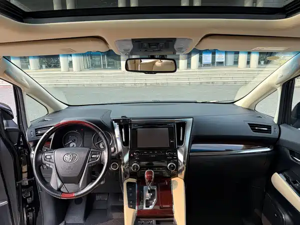 Toyota Alphard 2015