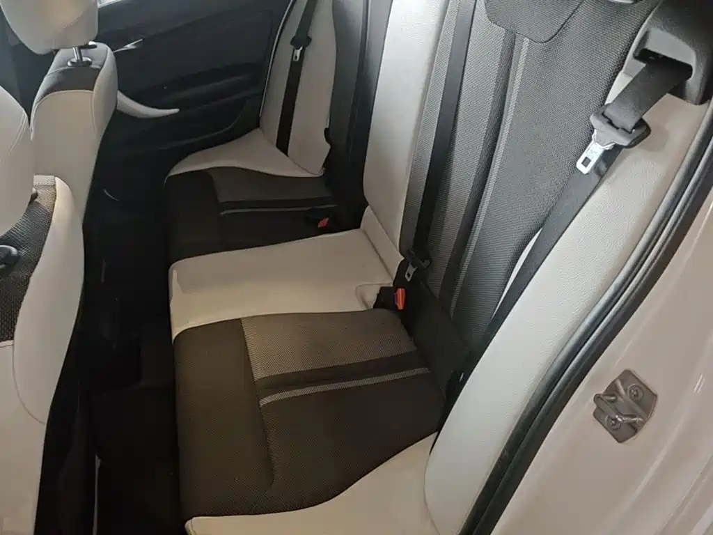 BMW 1 Series 2015 — фото 17