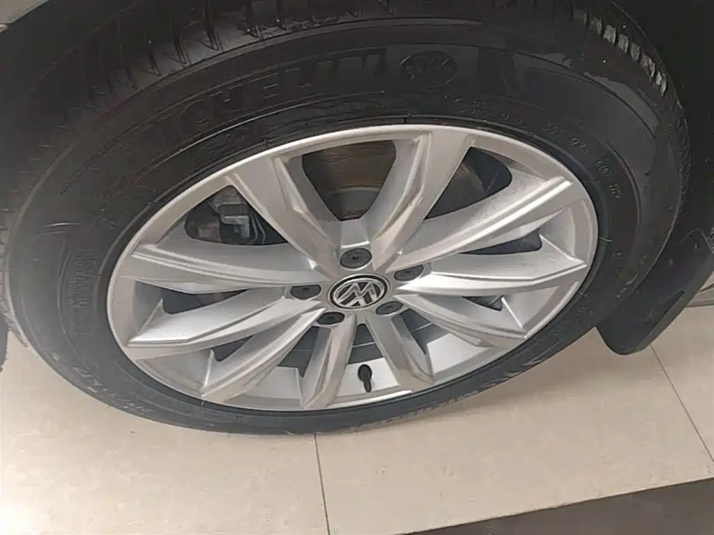 Volkswagen Passat 2017 — фото 23