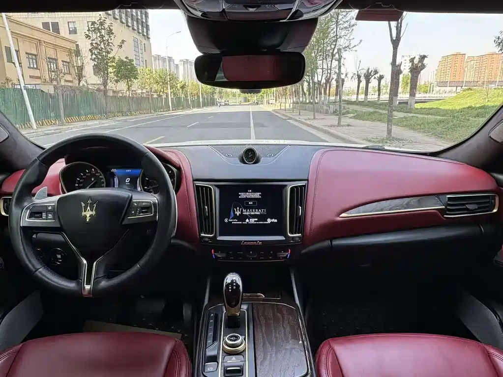 Maserati Levante 2017 — фото 13