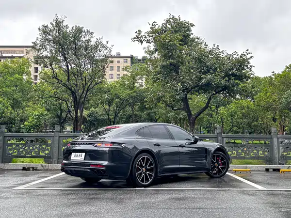 Porsche Panamera 2023