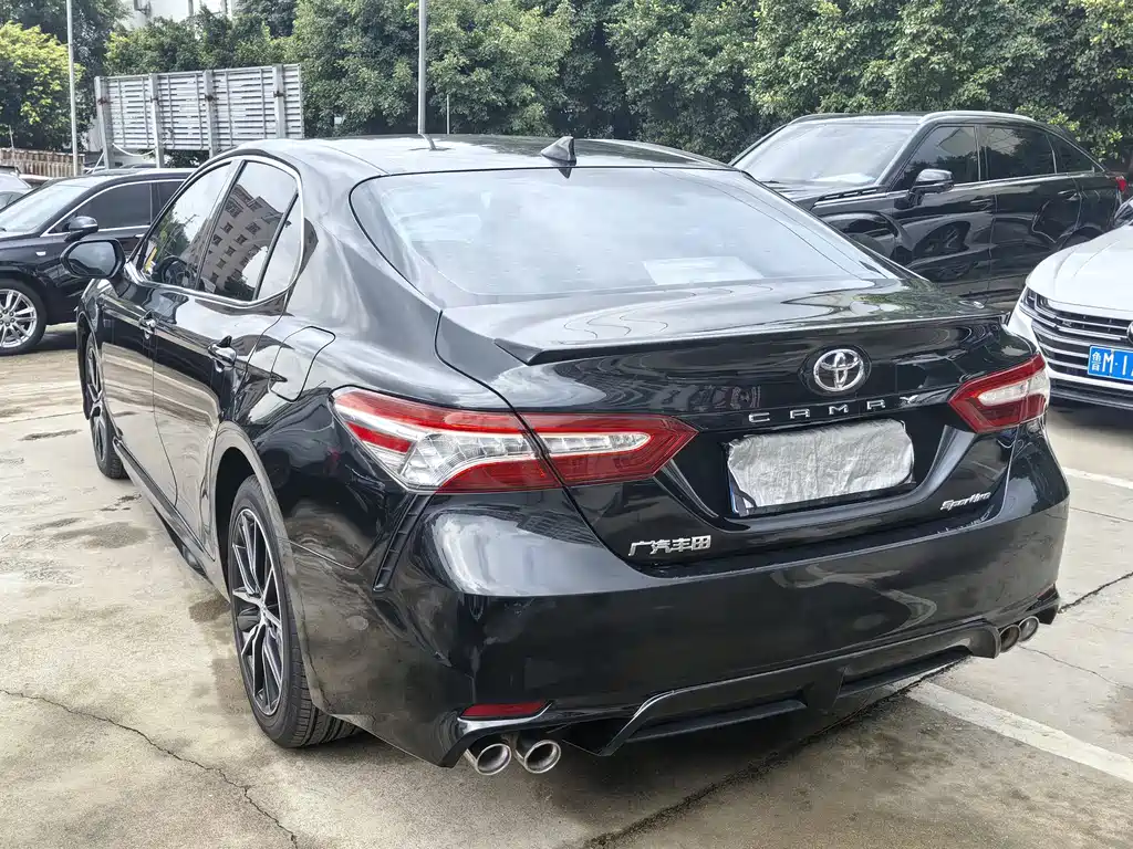 Toyota Camry 2022 — фото 6