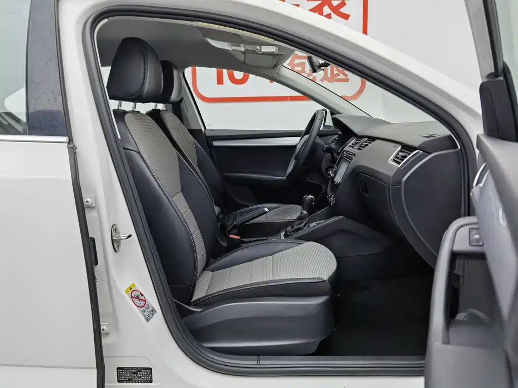 Skoda Octavia 2016 — фото 23