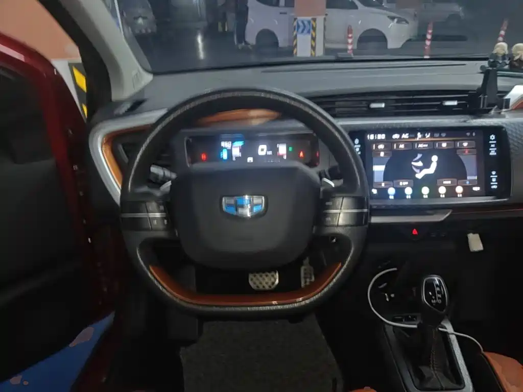 Geely Vision X1 2018 — фото 11