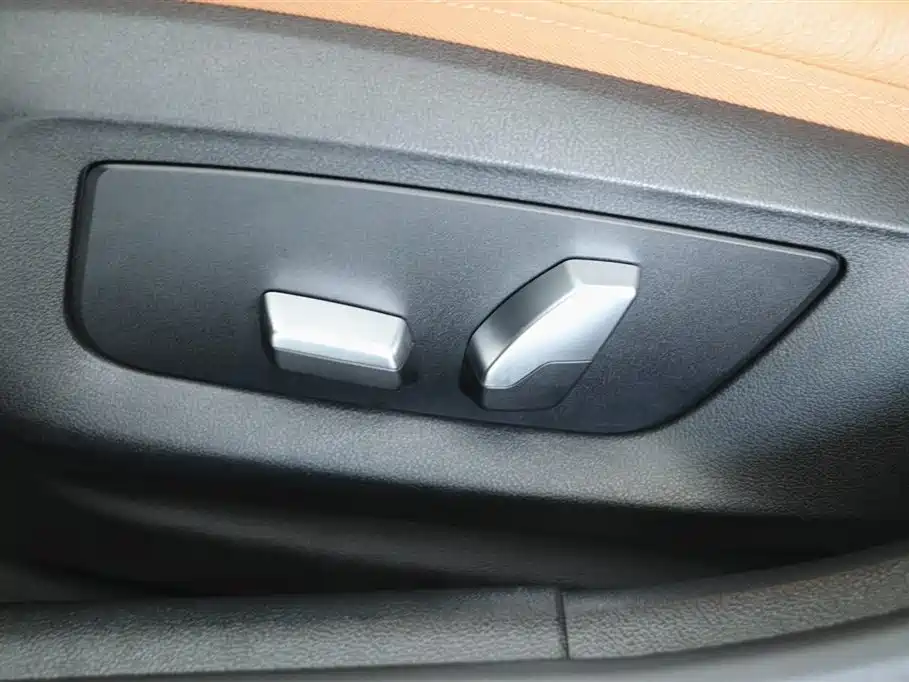 BMW 5 Series 2019 — фото 13