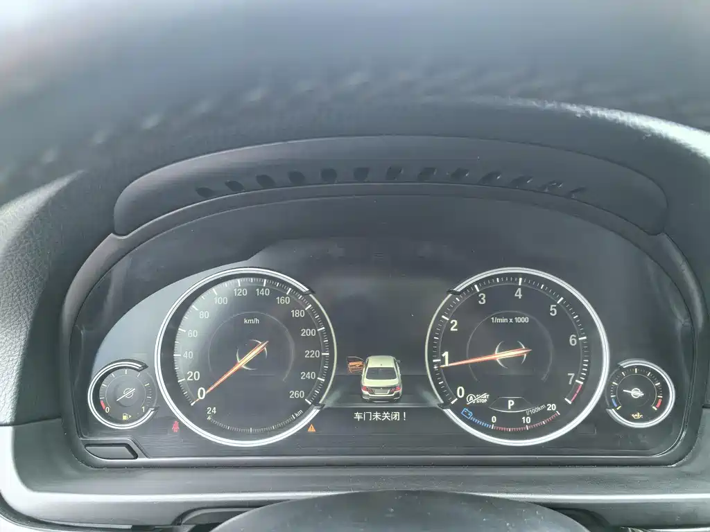 BMW 5 Series 2017 — фото 14