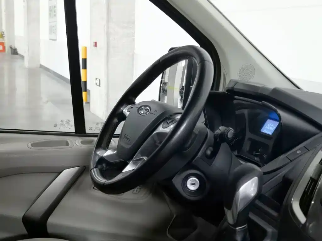 Ford Tourneo 2017 — фото 22