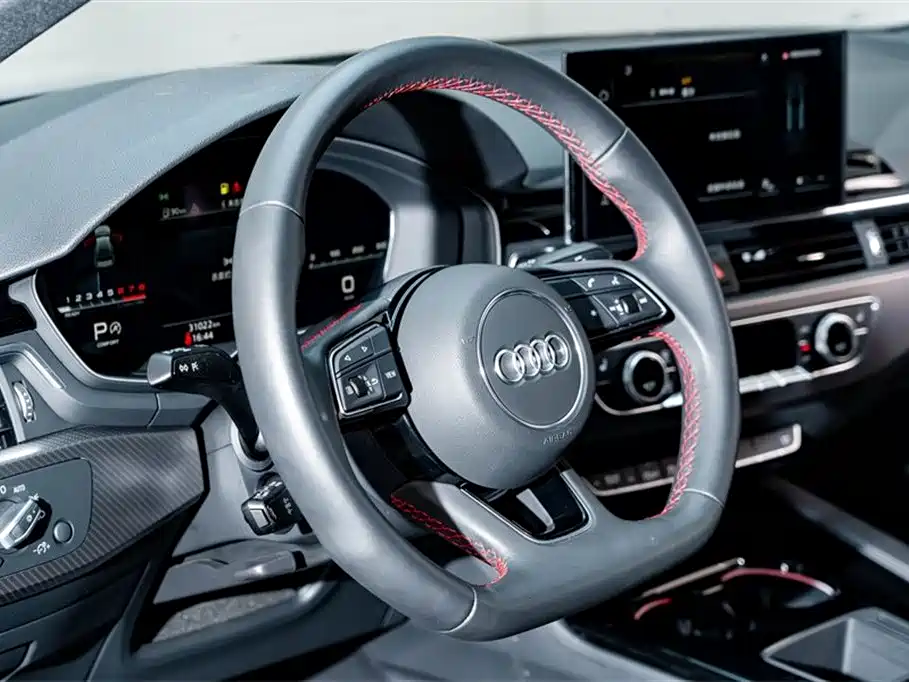 Audi A4L 2023 — фото 12