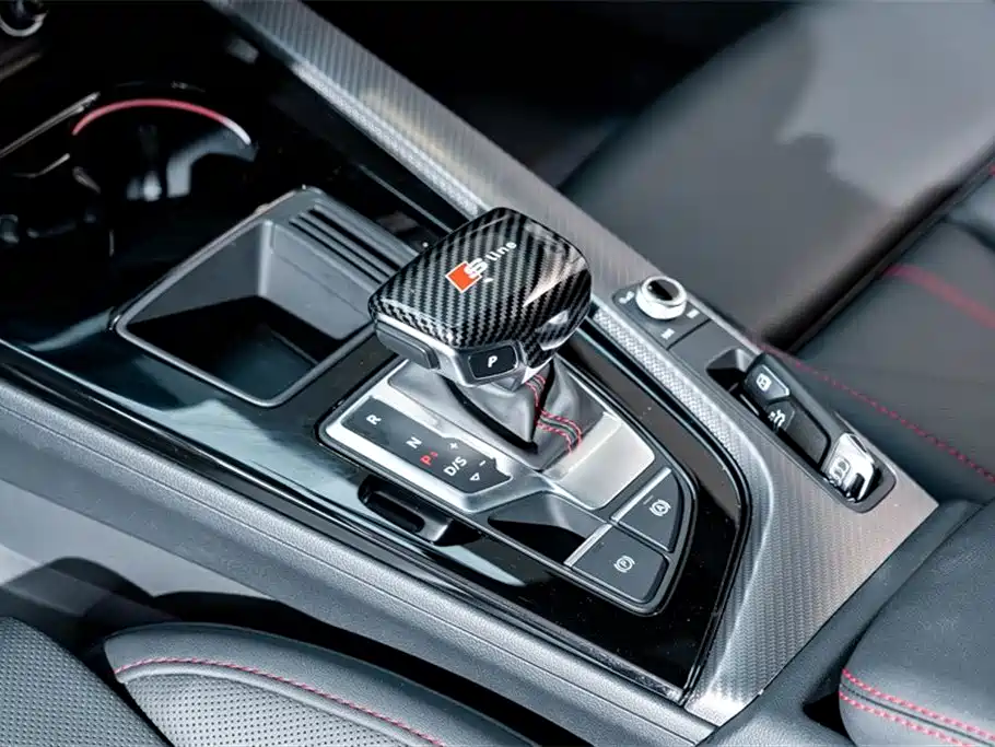 Audi A4L 2023 — фото 13