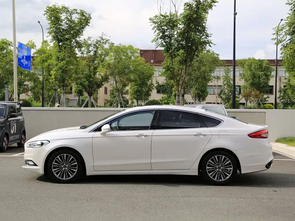 Ford Mondeo 2017 — фото 17