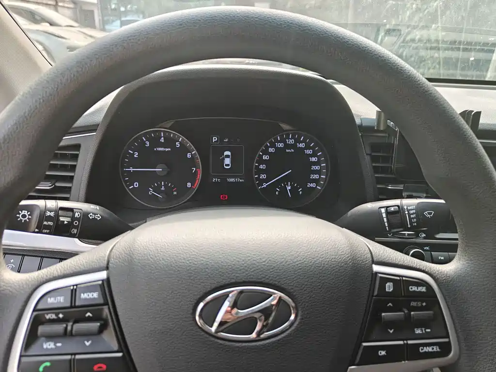 Hyundai Elantra 2018 — фото 10