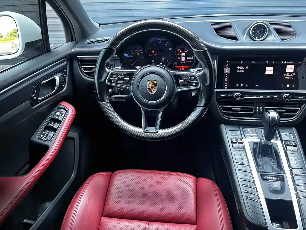 Porsche Macan 2021 — фото 16