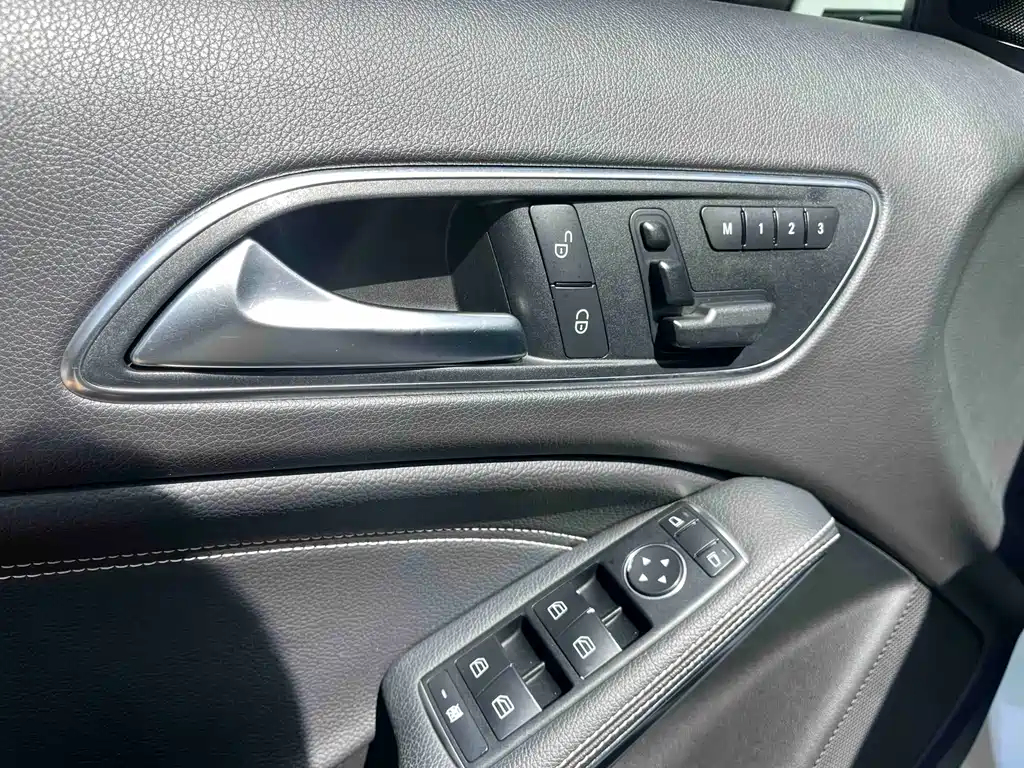 Mercedes-Benz GLA 2015 — фото 15