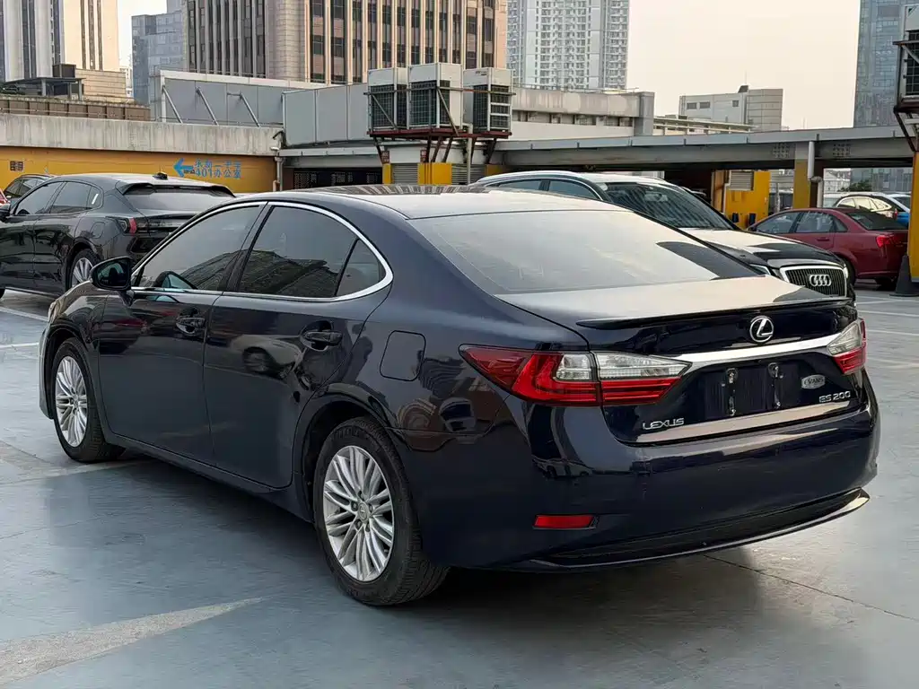 Lexus ES 2018 — фото 9