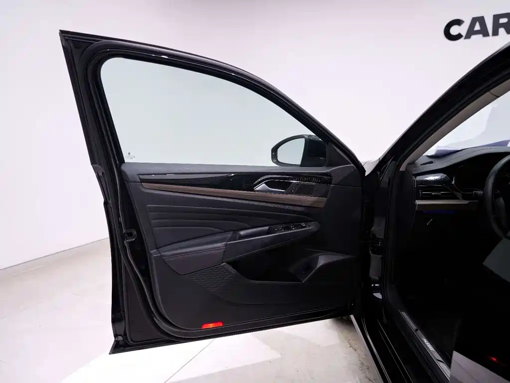 Volkswagen Passat 2019 — фото 13