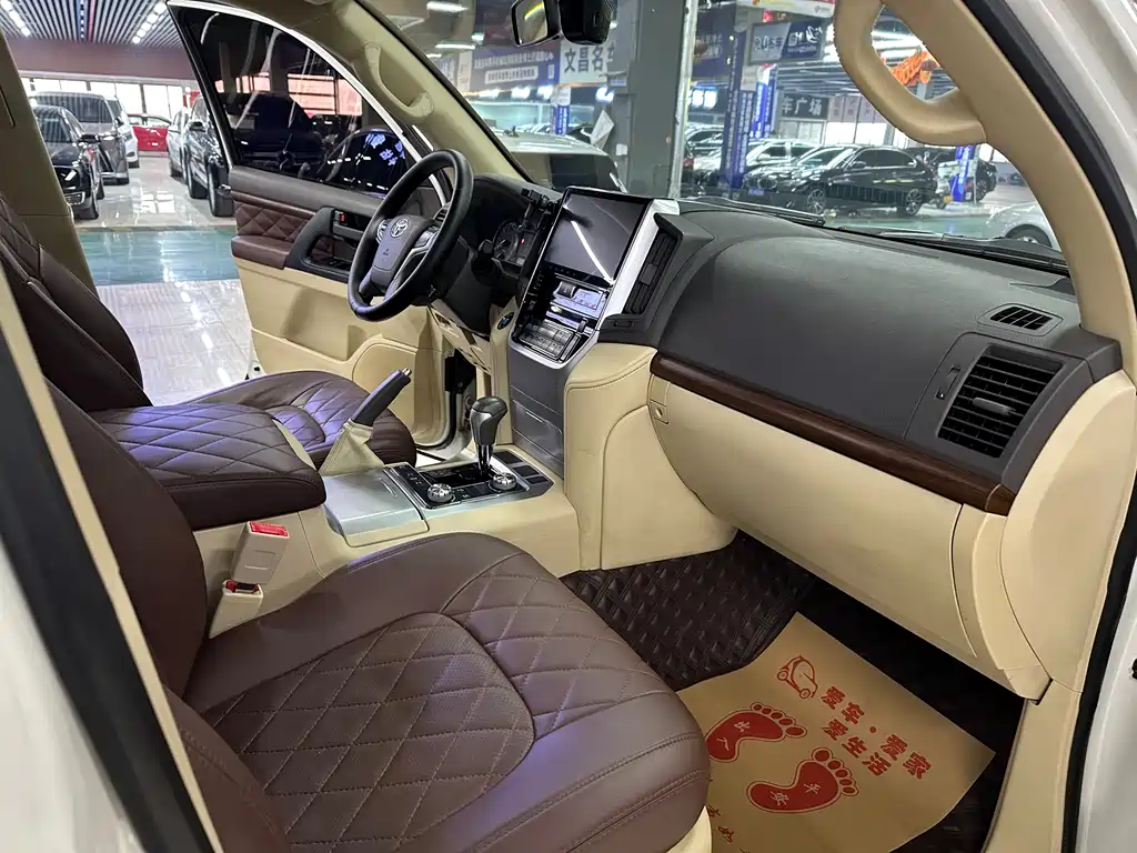 Toyota Land Cruiser 2018 — фото 9