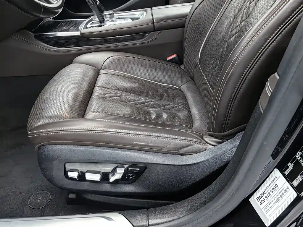 BMW 7 Series 2018 — фото 20
