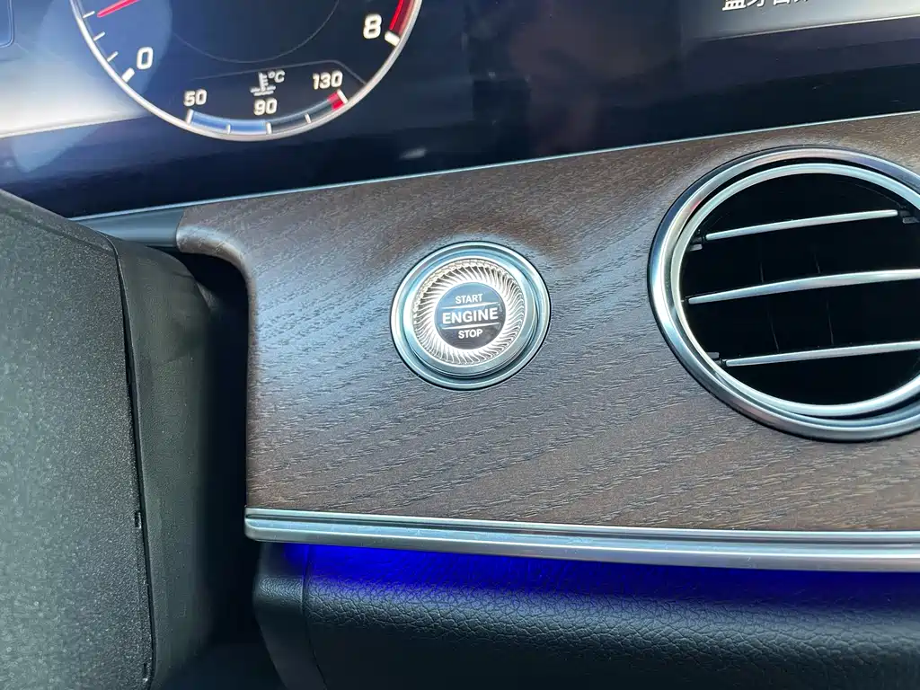 Mercedes-Benz E-Class 2017 — фото 26