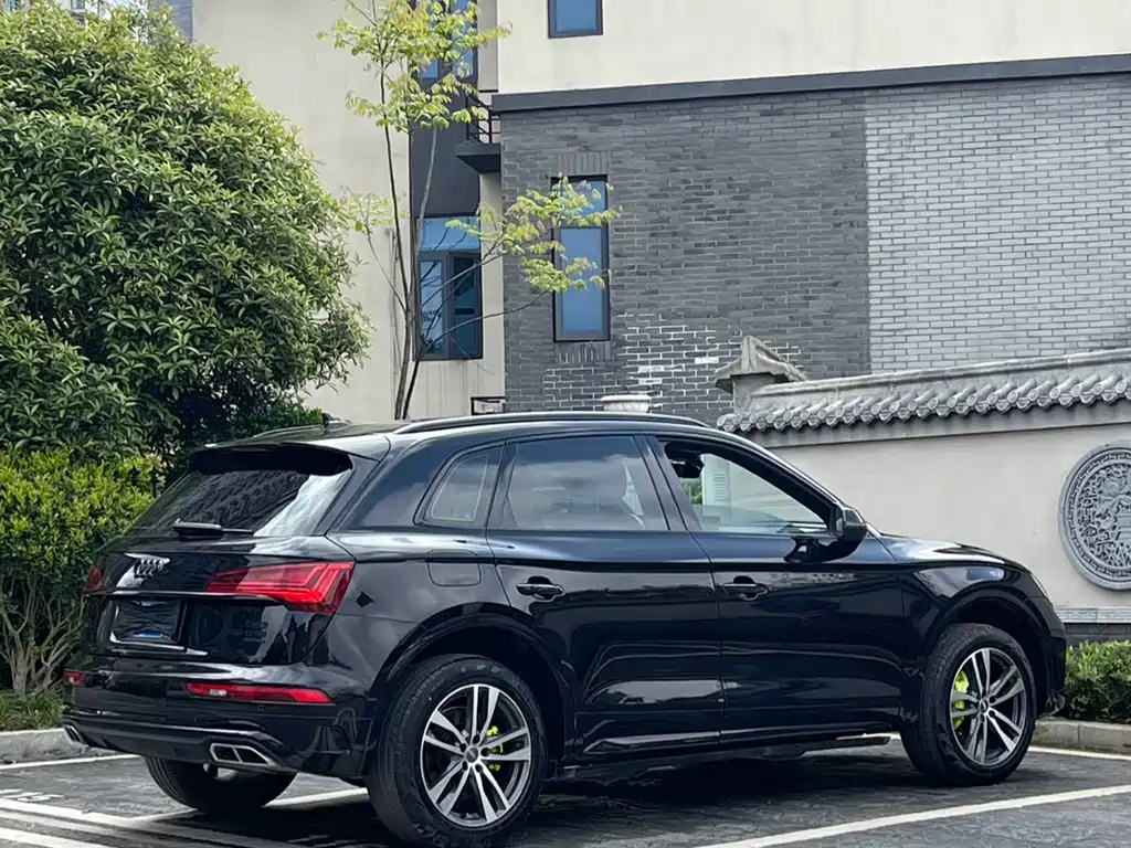 Audi Q5L 2023 — фото 9