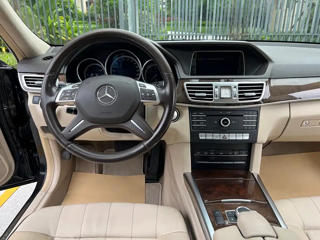 Mercedes-Benz E-Class 2016 — фото 12