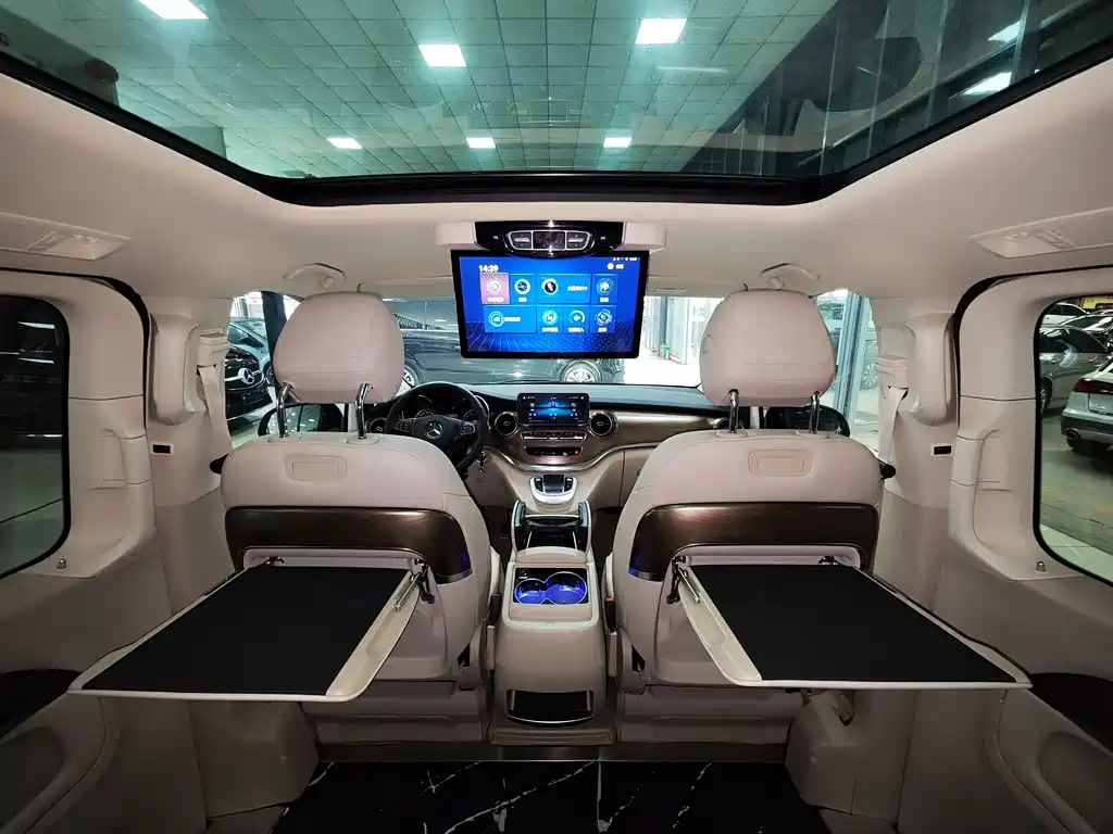 Mercedes-Benz V-Class 2023 — фото 26