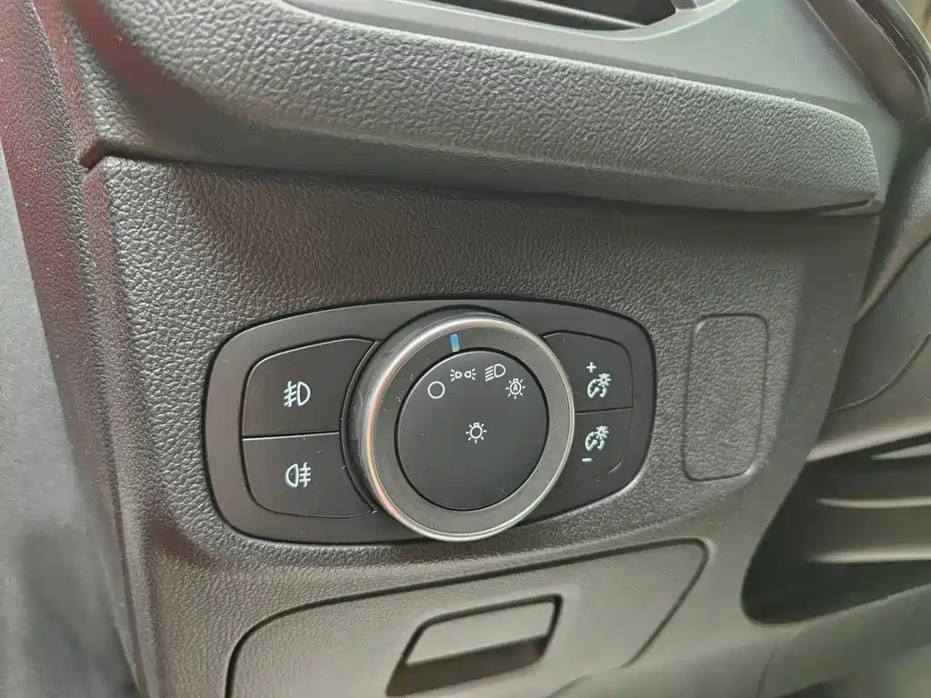 Ford Focus 2020 — фото 13