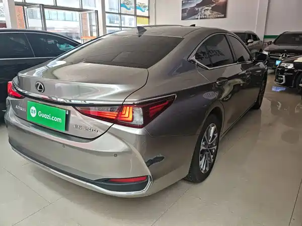 Lexus ES 2024