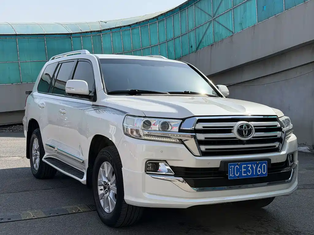 Toyota Land Cruiser 2018 — фото 3