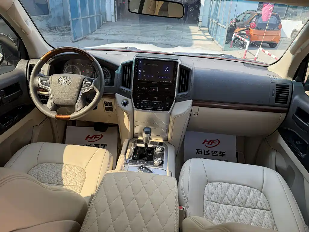 Toyota Land Cruiser 2018 — фото 11