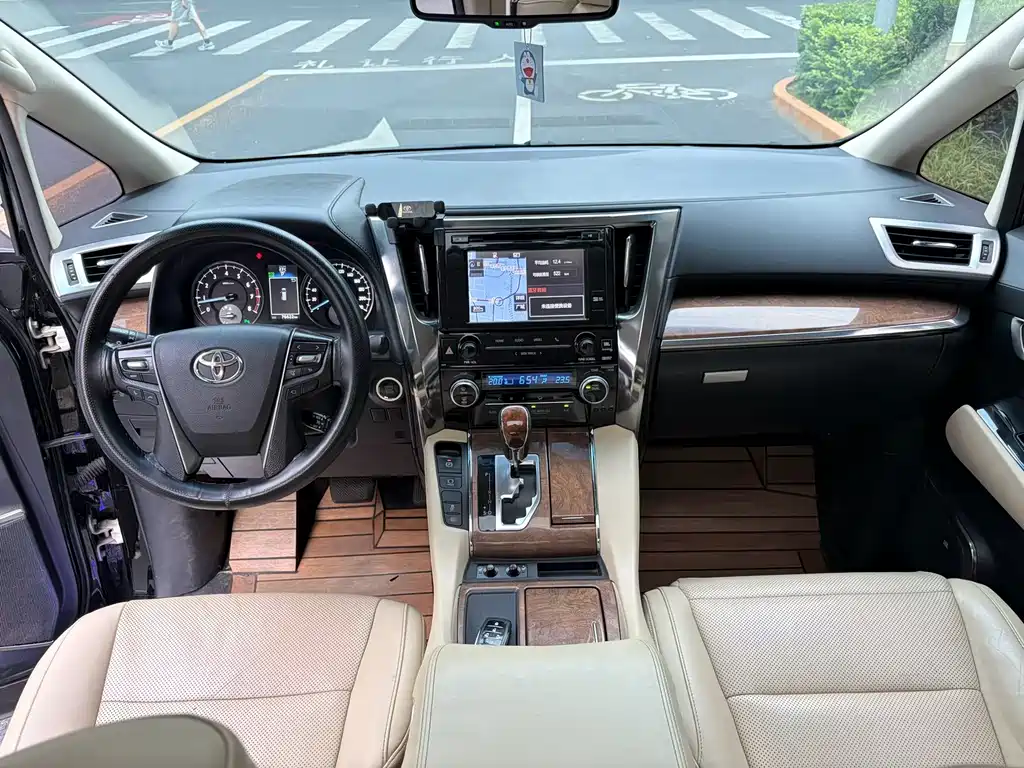 Toyota Alphard 2018 — фото 12
