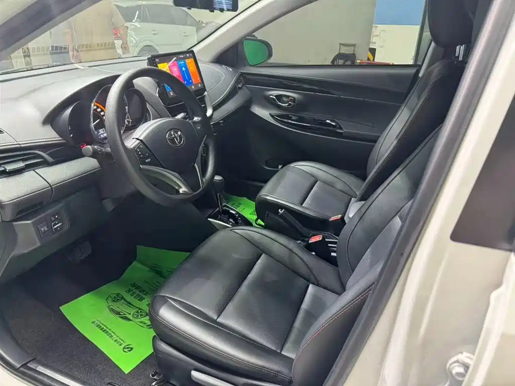 Toyota Yaris L 2022 — фото 11
