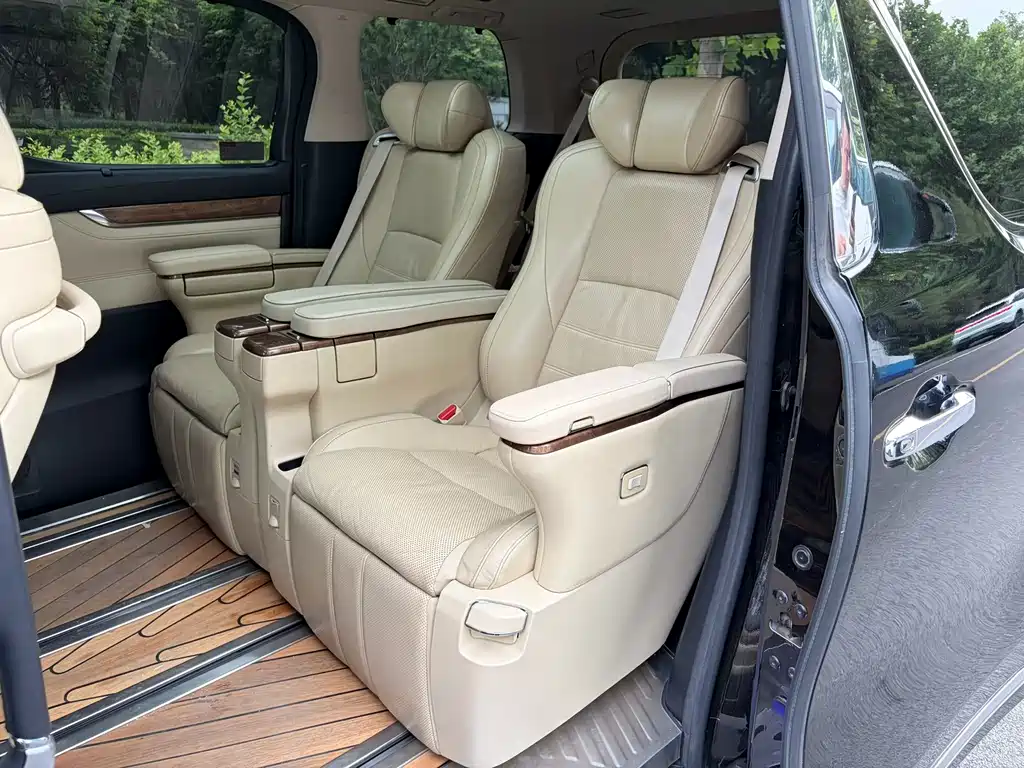 Toyota Alphard 2018 — фото 13