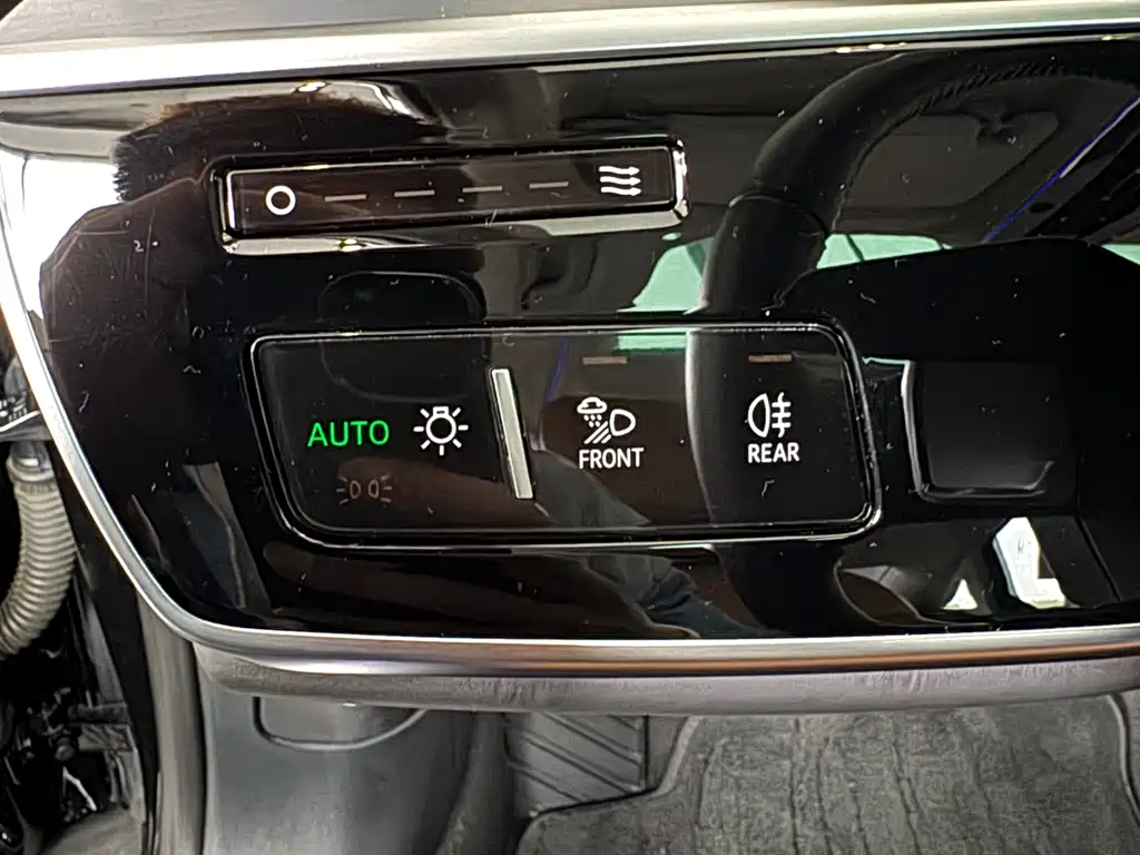 Audi A8 2021 — фото 16