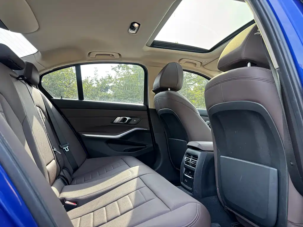BMW 3 Series 2019 — фото 17