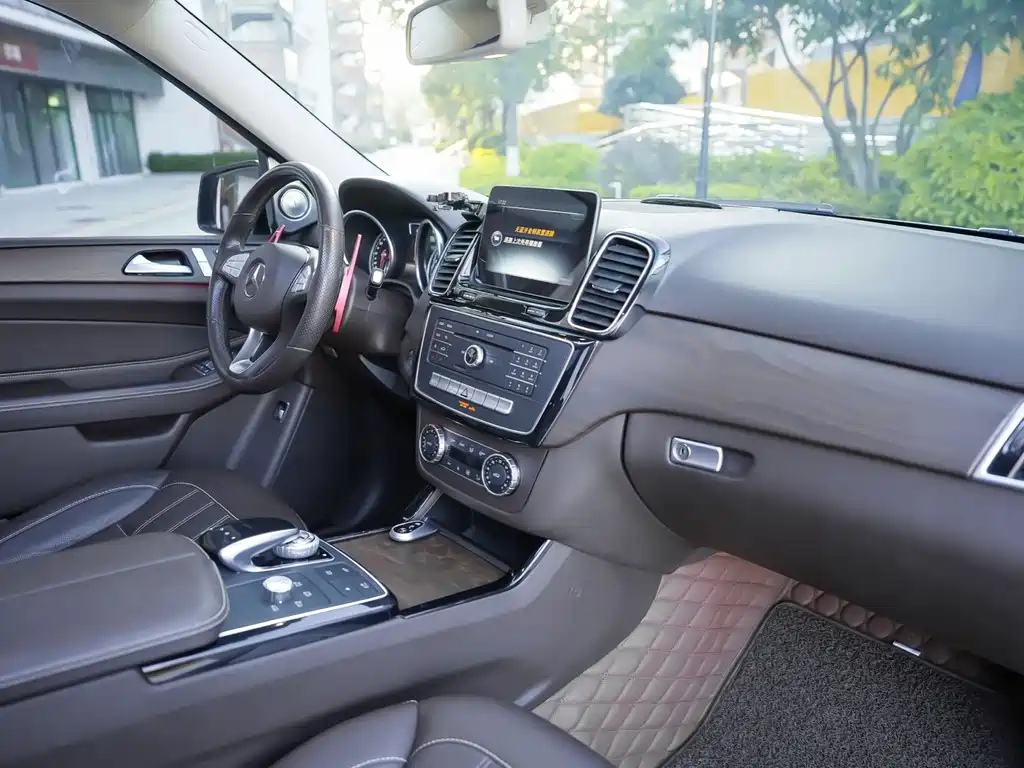 Mercedes-Benz GLE 2016 — фото 14