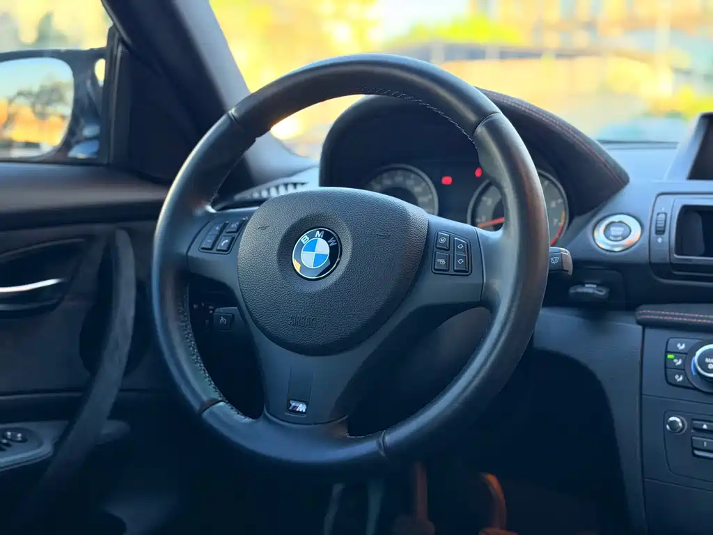 BMW 1 Series M 2012 — фото 11