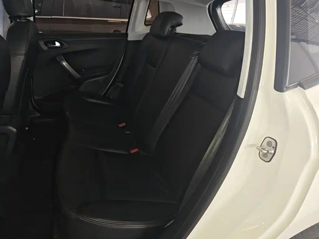 Peugeot 2008 2015 — фото 17
