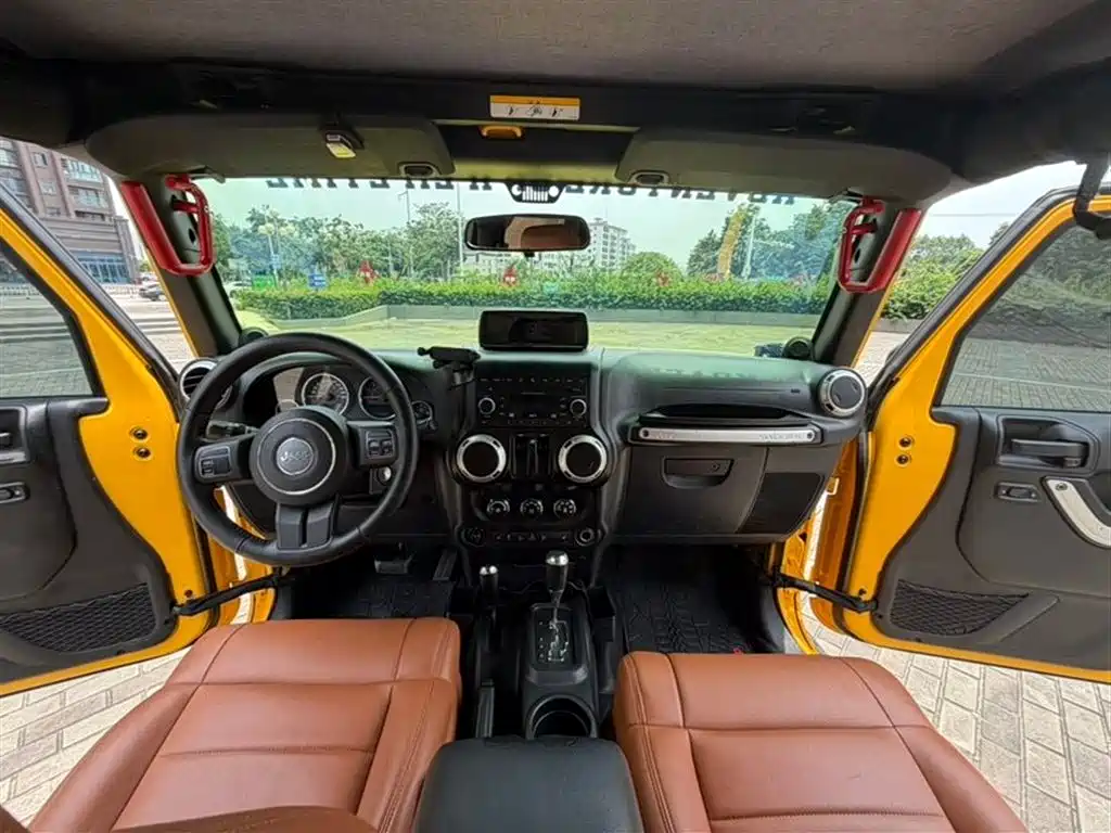 Jeep Wrangler 2012 — фото 9