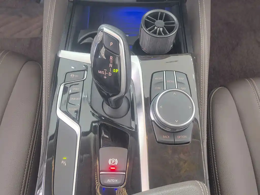 BMW 5 Series 2019 — фото 17