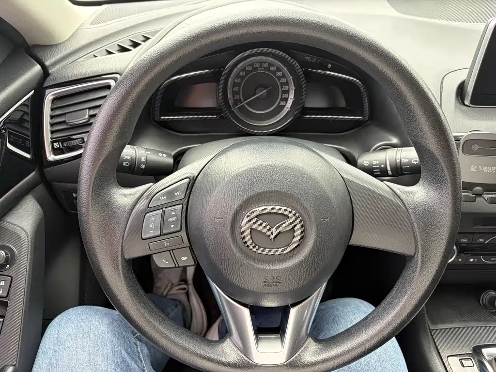 Mazda 3 Axela 2016 — фото 16