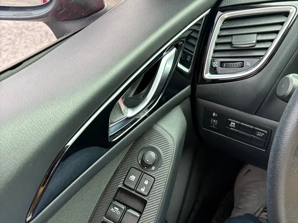 Mazda 3 Axela 2016 — фото 17