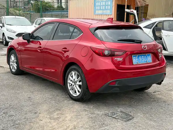 Mazda 3 Axela 2016