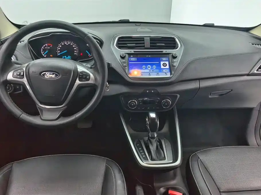 Ford Escort 2017 — фото 12