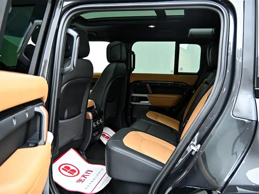 Land Rover Defender 2024 — фото 12