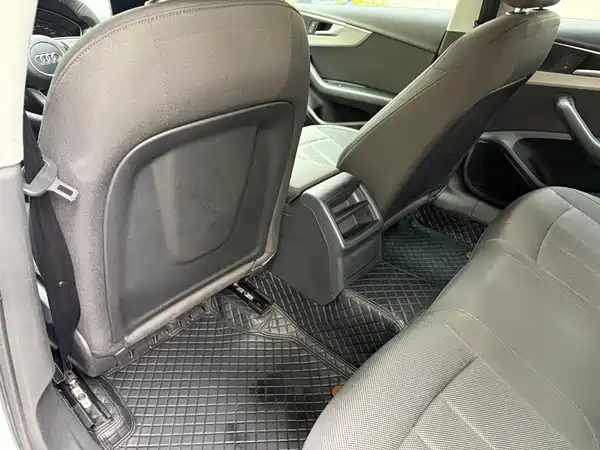 Audi A4L 2018