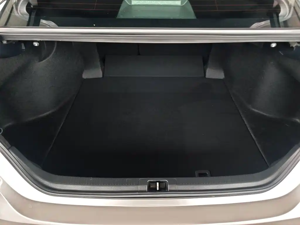 Toyota Camry 2022 — фото 19