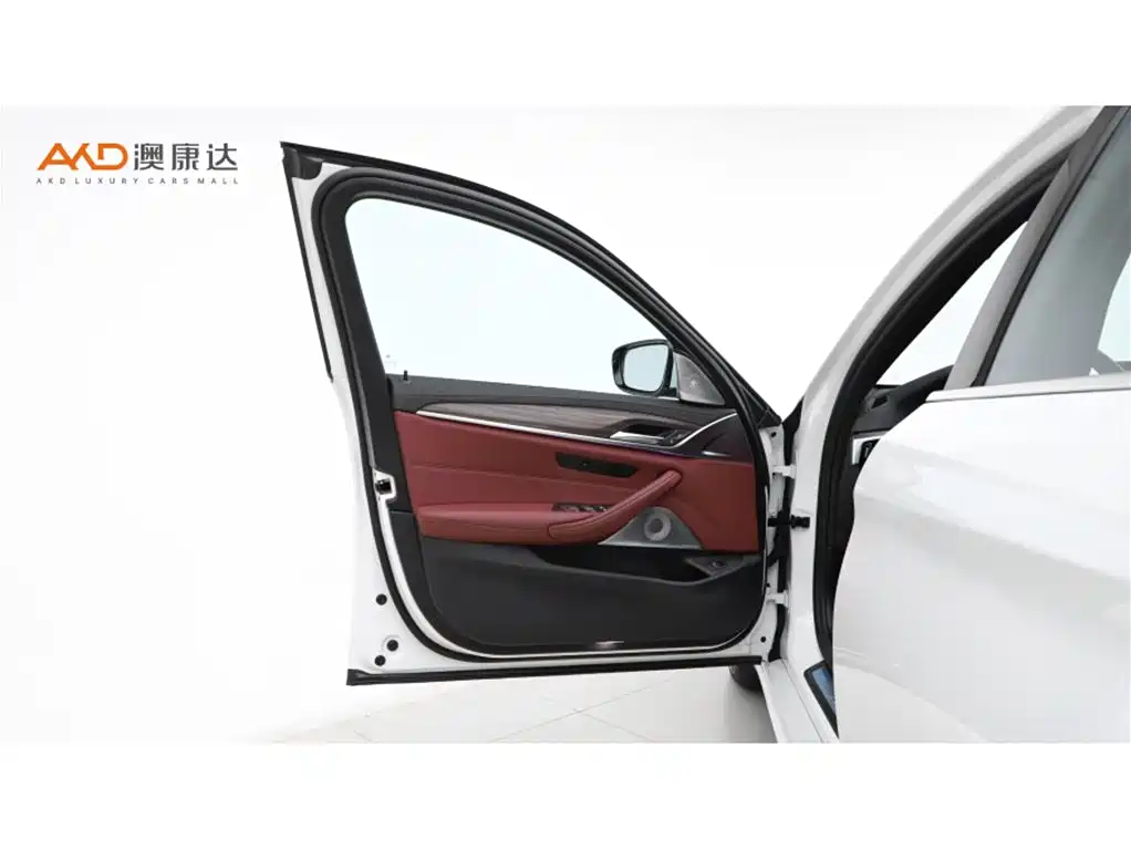 BMW 5 Series 2022 — фото 10